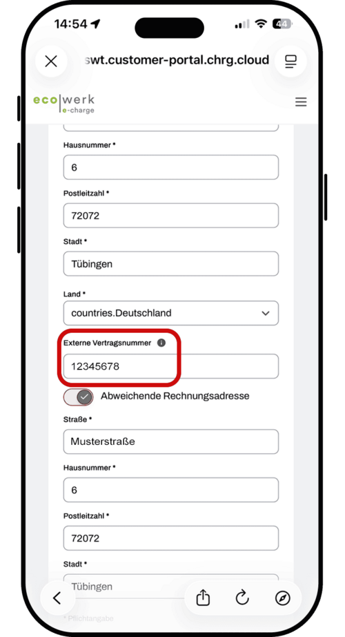 - Straße: Eisenhutstraße
- Hausnummer: 6
- PLZ: 72072
- Ort: Tübingen
- Land: Deutschland
- Vertragskontonummer mit einer leeren Eingabemaske

Am unteren Rand des Bildes befindet sich ein blauer Button mit der Aufschrift "SPEICHERN". Oben steht der Titel "PERSÖNLICHE DATEN".